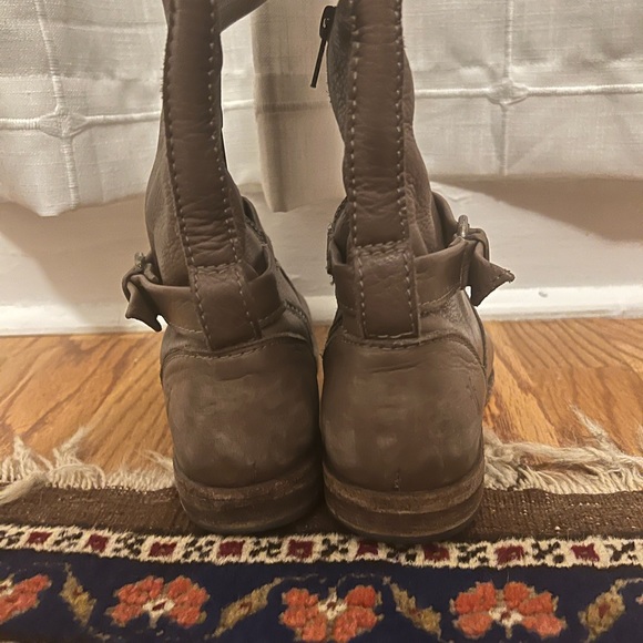 Frye Riding Boot size 7 - Picture 6 of 8